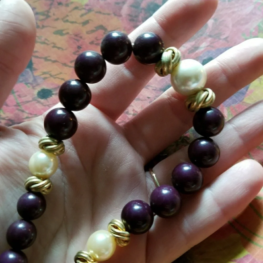 Vintage necklace dark plum purple bead necklace faux pearls - Picture 4 of 5